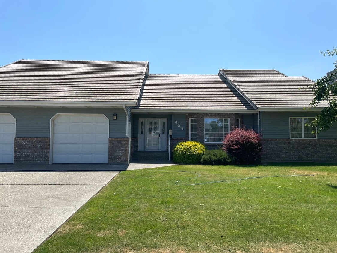 Foto principal - Cozy Home Feel, One Floor Living, Great Ba...