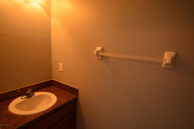 Foto del edificio - 2765 Revolution St