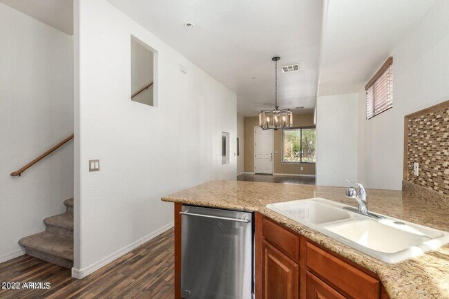 Building Photo - 9551 E Redfield Rd