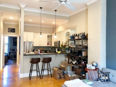 Foto del edificio - 220 W Springfield St