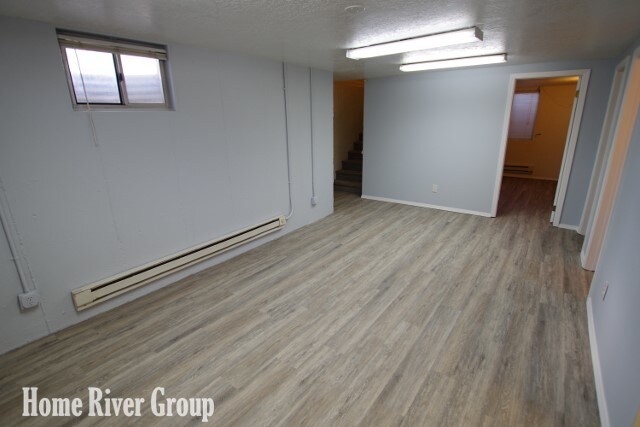 Building Photo - Popular 2 bedroom 1 bathroom duplex near BSU!