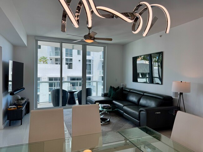 Building Photo - 111 SE 8th Ave