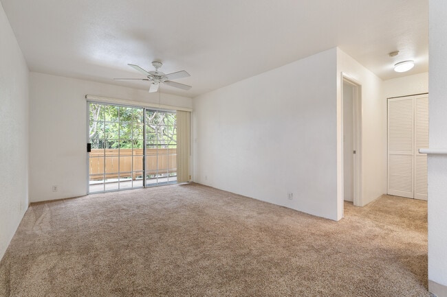 Building Photo - 393 Mananai Pl