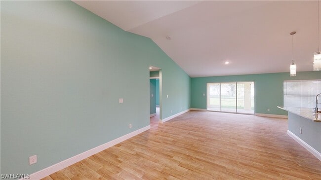 Foto del edificio - 621 NW 7th Pl