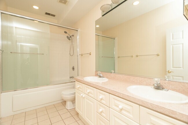 Foto del edificio - 4230 N Broadway