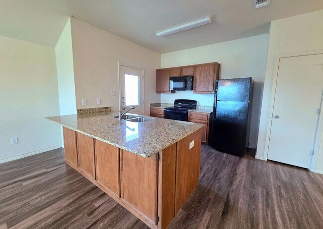 Building Photo - 3315 Stonewall Dr