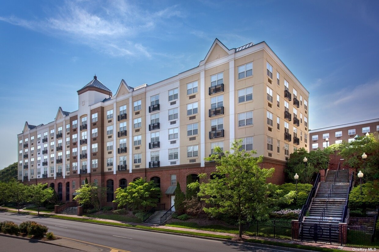 Building Photo - 25 Glen Cove Ave