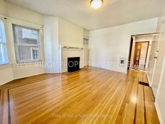 Building Photo - 133 NW Trinity Pl