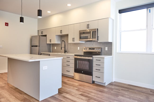 Corner 1 Bedroom - The Eddy