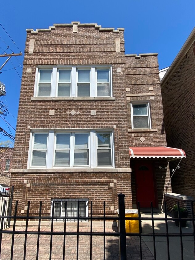 Primary Photo - 2344 W Barry Ave