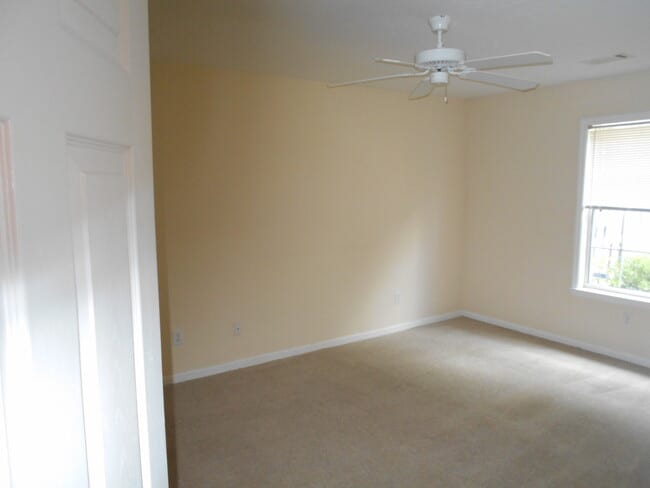 Building Photo - 477 Regency Park Dr