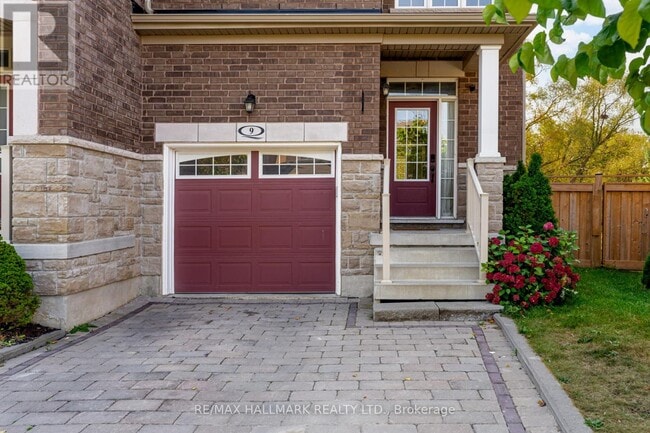 Building Photo - 9 Keenlyside Ln.