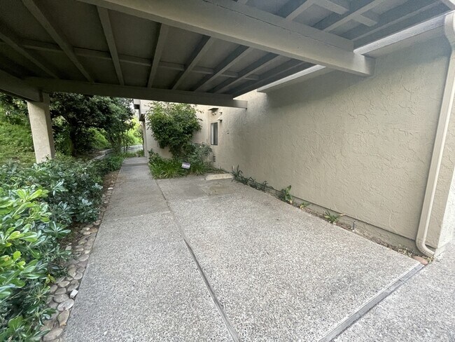 Foto del edificio - 6036 Cirrus St