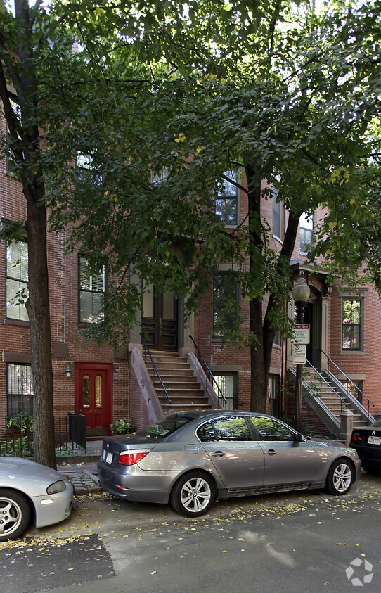 Building Photo - 226 W Canton St