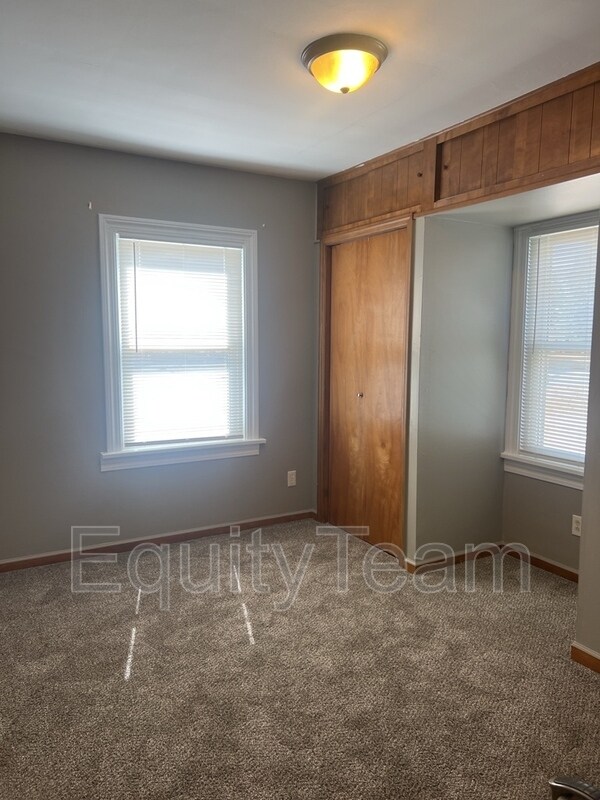 Building Photo - 1037 Croyden Dr