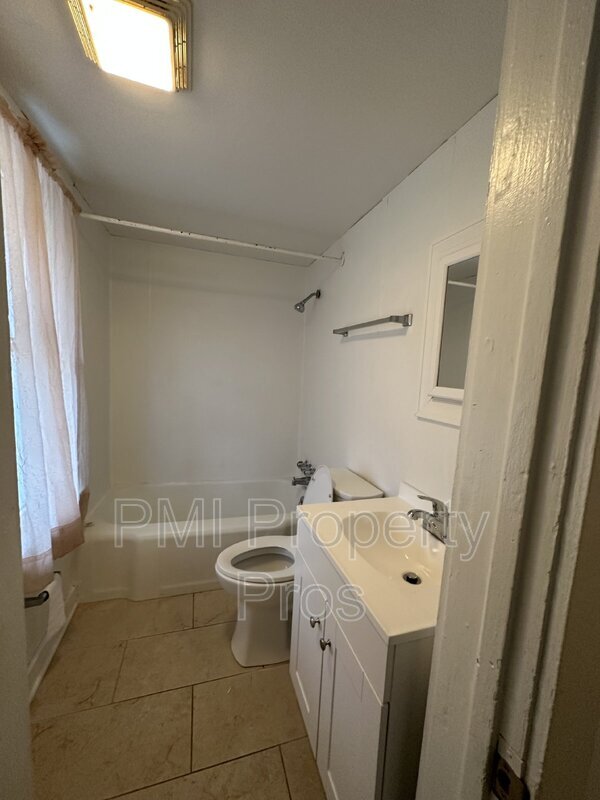 1315 W Elgin Ln, Milwaukee, WI 53204 House Rental in Milwaukee, WI