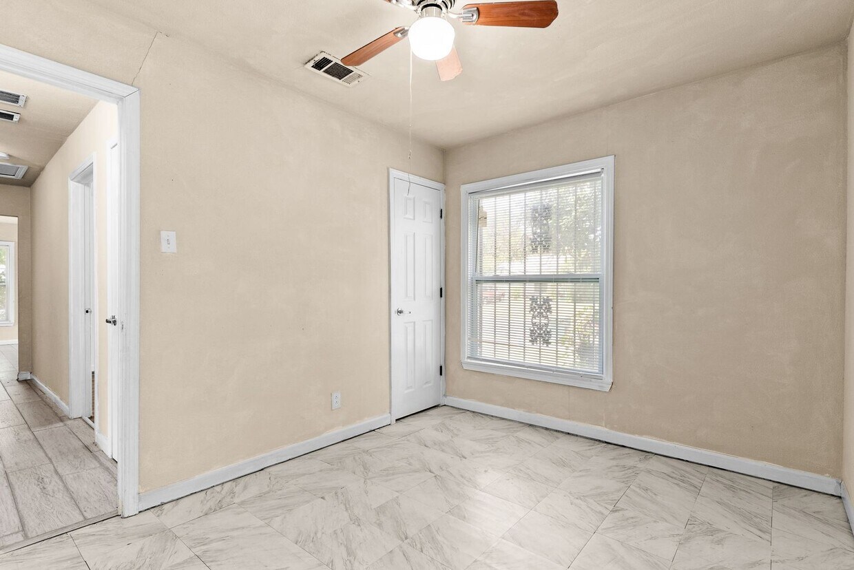 Foto principal - 602 W Kern Rd