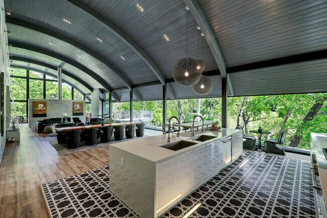 Foto del edificio - 5111 Bayou Timber Ln