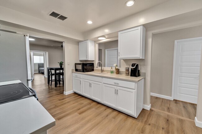 Foto del edificio - 1701 W Hazelwood St