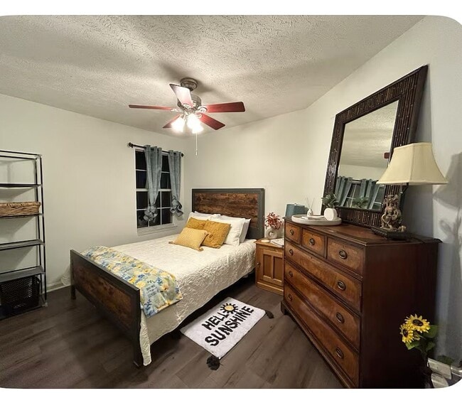 Building Photo - 2762 River Bend Dr