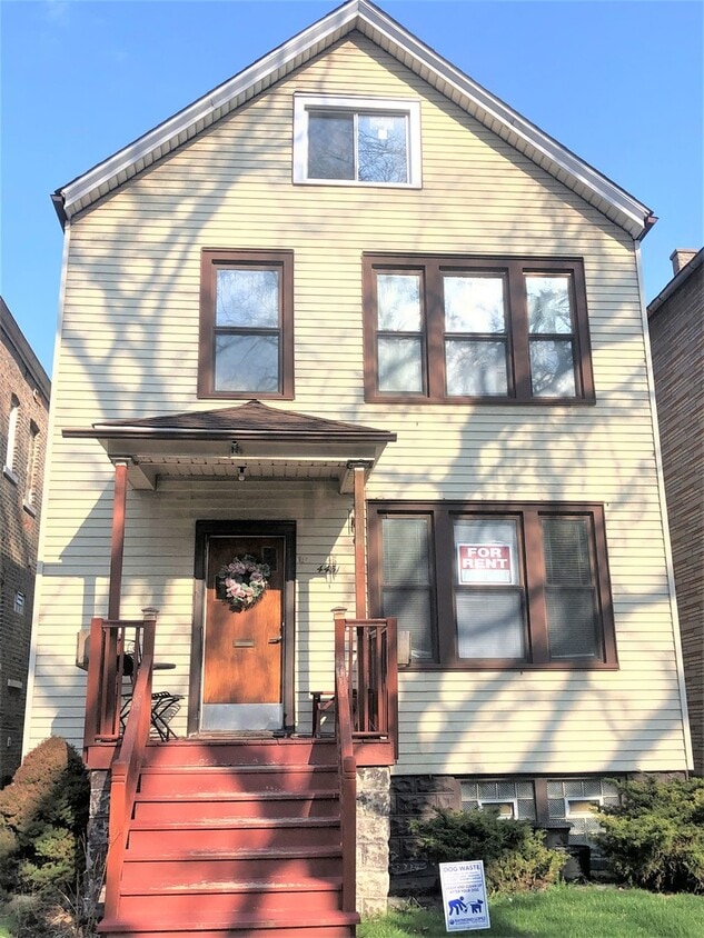 Primary Photo - 4431 S Sacramento Ave