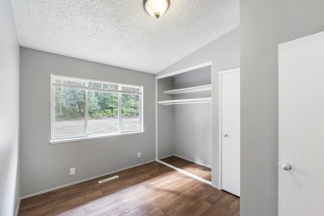 Building Photo - 12737 Lala Cove Ln SE