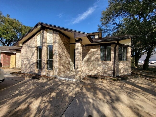 Building Photo - 6402 Skyview Dr