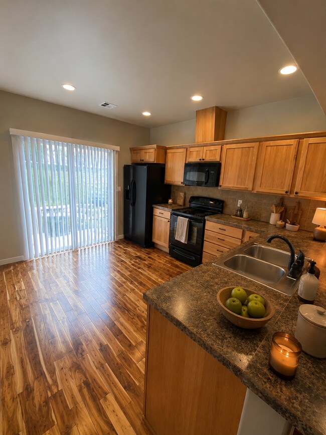 Building Photo - Say Goodbye To Apartment Living-This is the Extra Space You’ve Been Looking For!