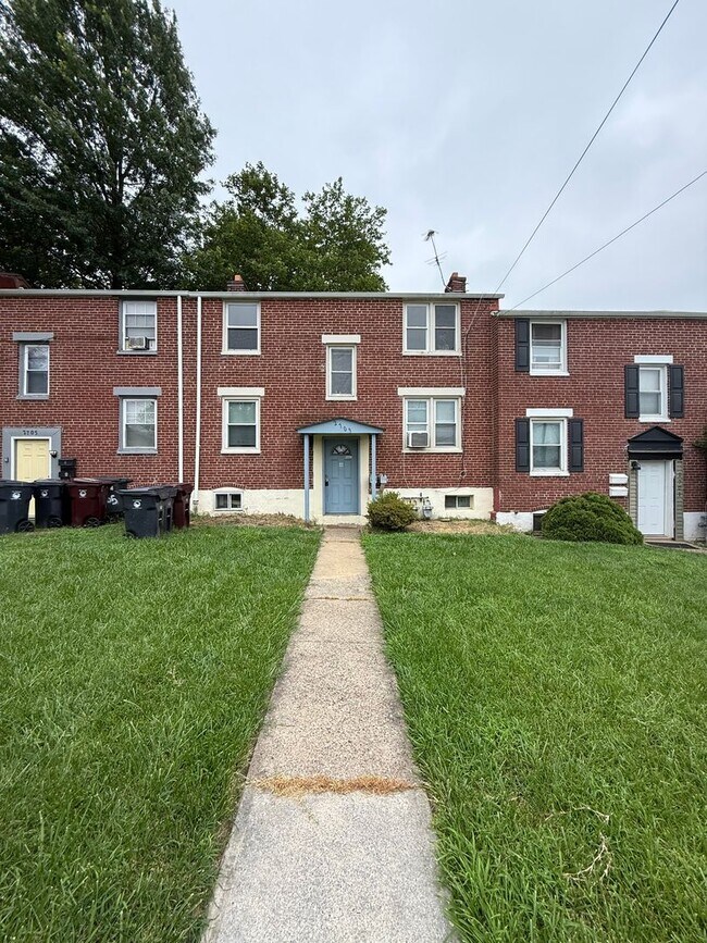 Building Photo - 2703 W 4th St