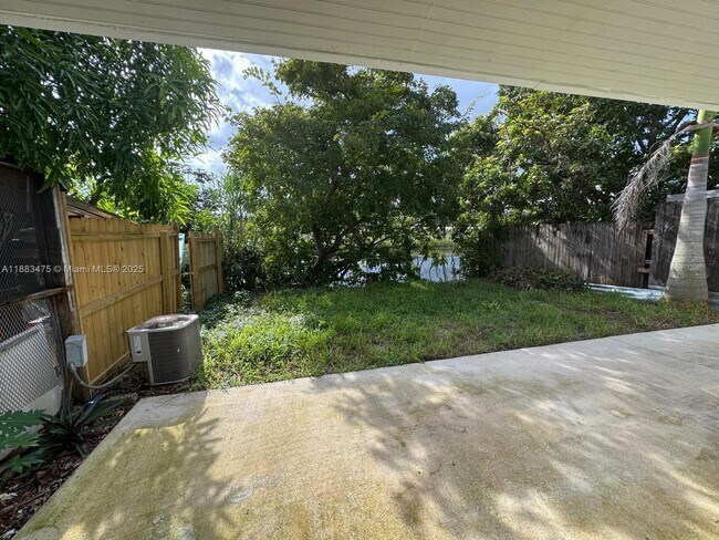 Foto del edificio - 20424 NW 15th Ave