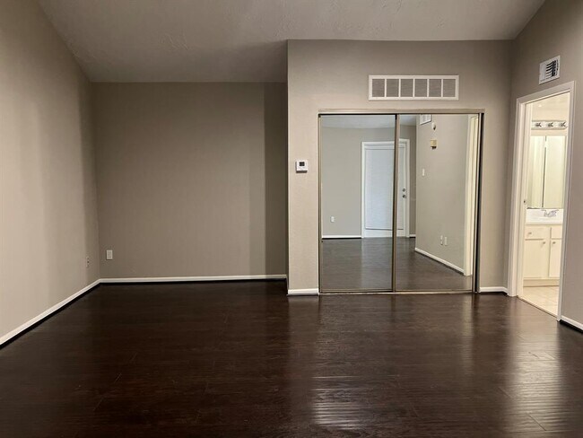 Foto del edificio - 2021 Spenwick Dr