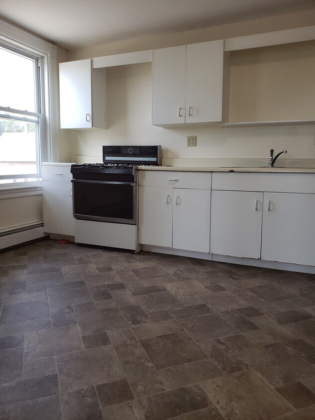 Gas stove - 102 Snow St