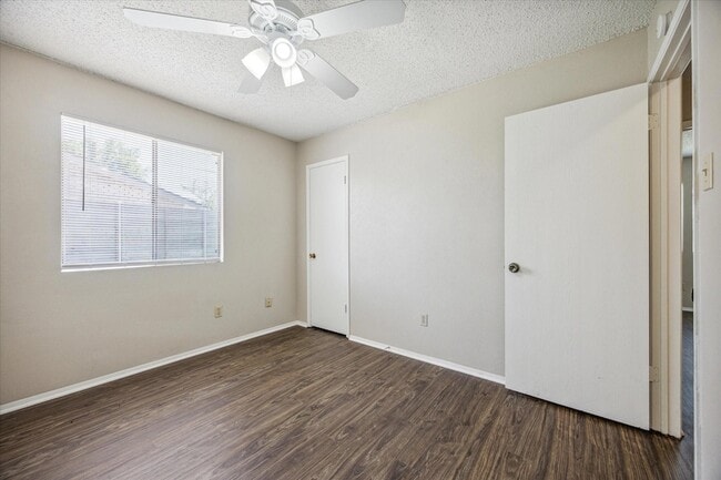 Foto del edificio - 11104 Applewood Dr
