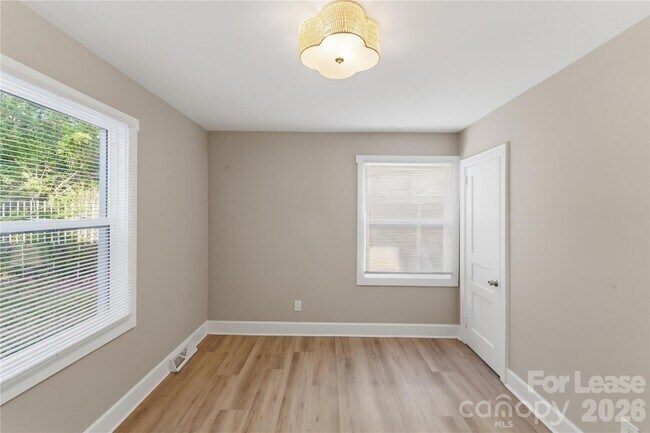 Foto del edificio - 2405 Greenland Ave