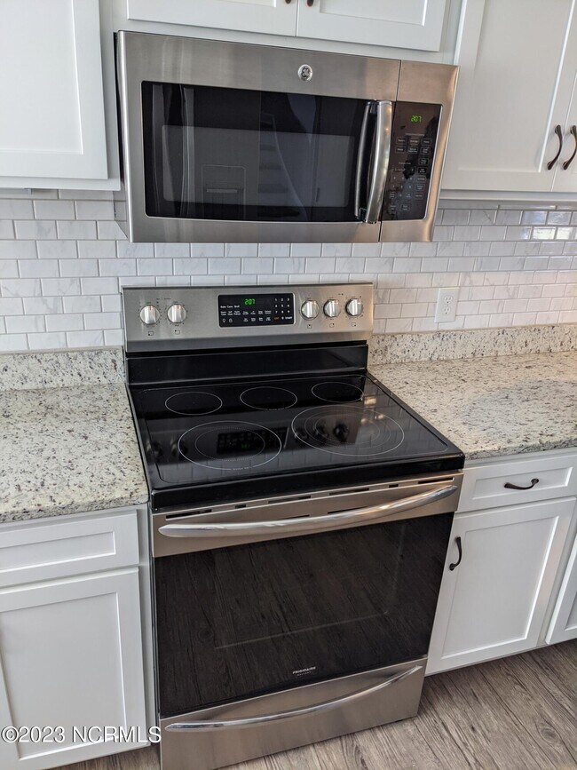 Foto del edificio - 323 Sandpiper Ln