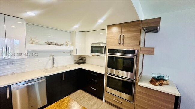 Foto del edificio - 19390 Collins Ave