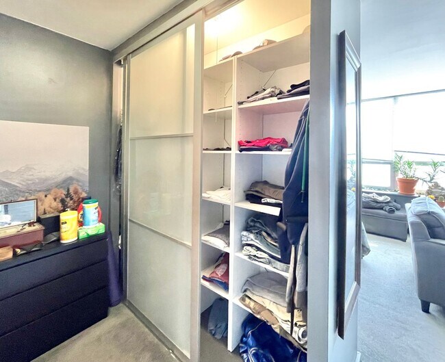 Foto del edificio - High Floor Studio with Fabulous Views of the Loop FOR RENT!