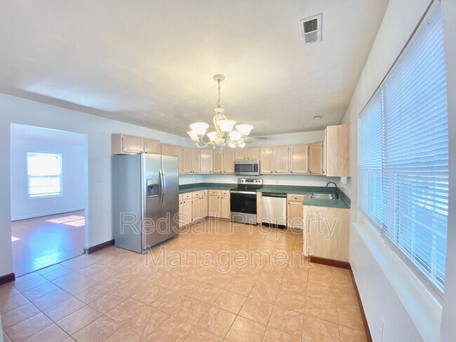Foto del edificio - 500 Windward Dr