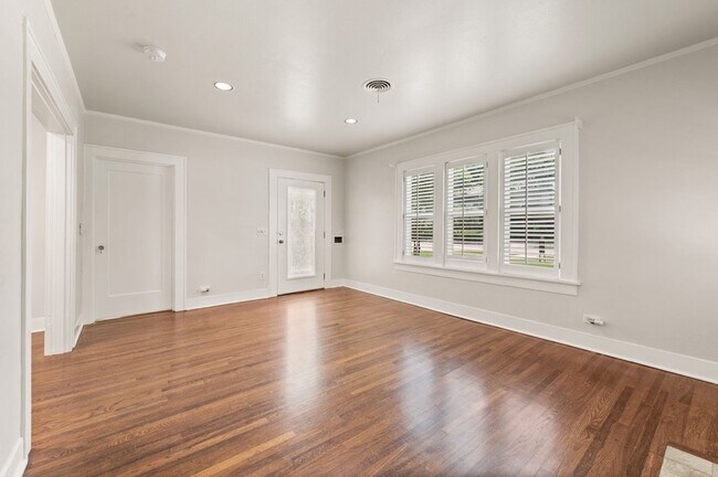 Building Photo - 3812 Bunting Ave