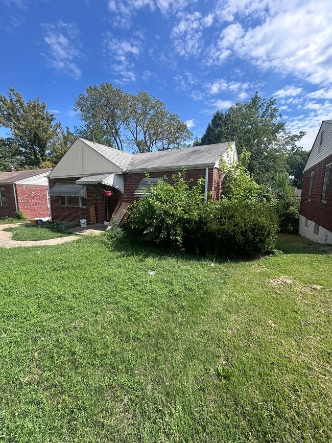 Building Photo - 5556 Floy Ave