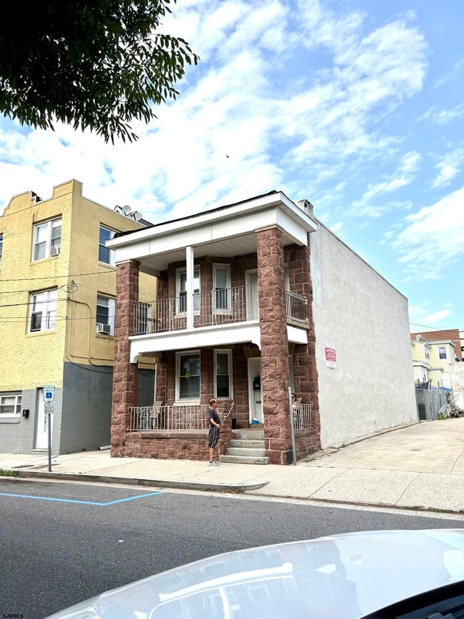 Building Photo - 117 N Georgia Ave