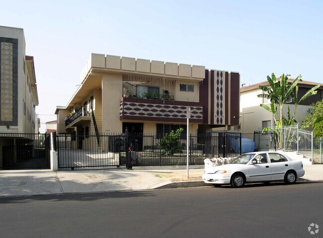 Foto del edificio - 4942 Rosewood Ave