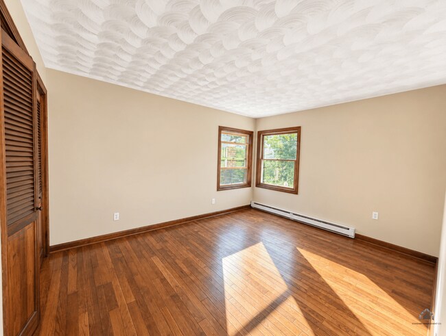 Building Photo - 19 Maple Way