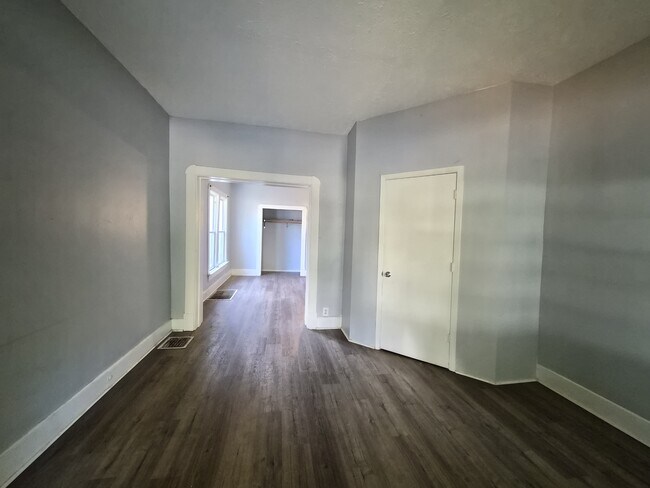 Foto del edificio - 321-323 N Arsenal Ave