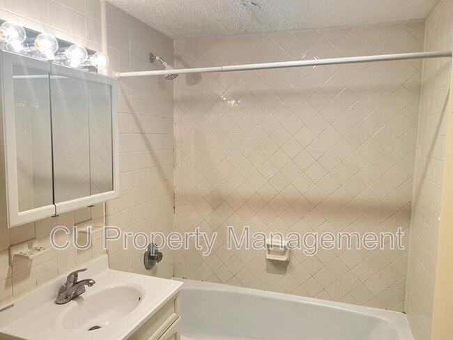 Building Photo - 713 W Church St