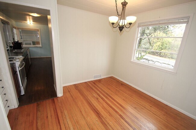 Building Photo - SEATTLE 5 BEDROOM HOME FOR RENT; AVAILABLE...
