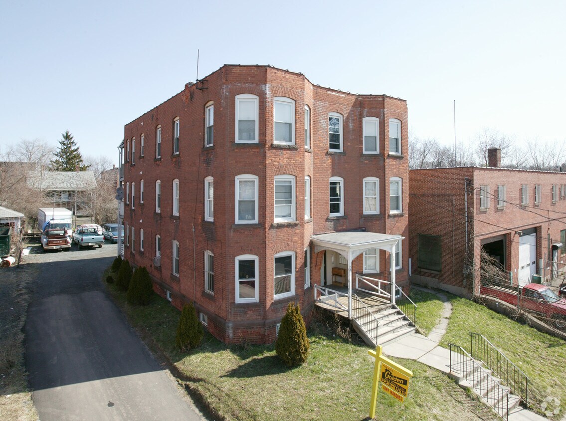 Building Photo - 36 Belmont St