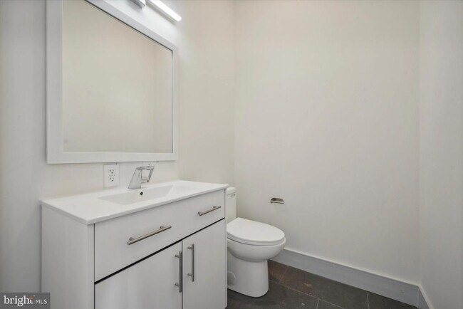 Foto del edificio - 1221 E Fletcher St