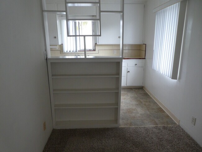 Building Photo - 3060 Luna Dr
