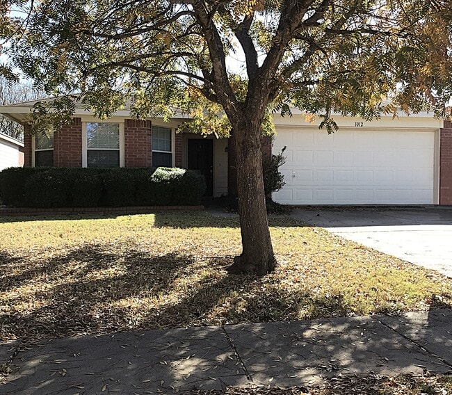 Building Photo - 1012 Hampton Dr